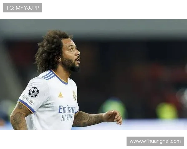 伊克尔·卡西利亚斯传奇职业生涯回顾与足球世界的影响力分析 伊克尔·卡西利亚斯传奇职业生涯回顾与足球世界的影响力分析